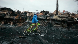 Điểm báo Pháp - Thảm kịch của dân Ukraine, khó khăn của dân Nga