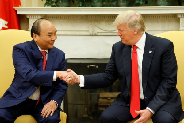 Donald Trump coi đồng xu to hơn nhân quyền Việt Nam