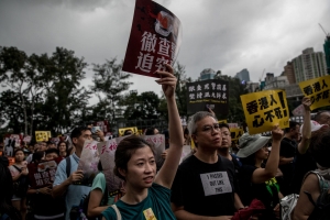 Hồng Kông giảm bạo động nhưng tình hình vẫn căng thẳng