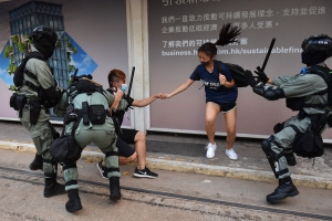 Điểm báo Pháp - Hồng Kông : Tiền tuyến và đội quân trong bóng tối