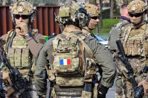 Điểm báo Pháp - Pháp tìm một sức bật mới cho Ukraine