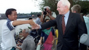 Không ngờ John McCain được nhiều người yêu mến đến thế !