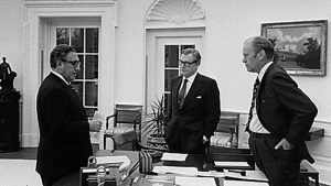 Kissinger đã nói và làm gì với Nixon và Nguyễn Văn Thiệu ?