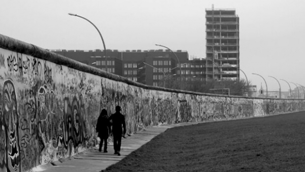 Berlin Wall và những bức tường lòng
