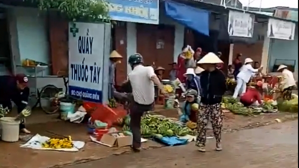 Công an đá thúng, bò lở mồm, sân bay kém năng suất