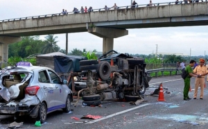 Tai nạn giao thông đầu năm dương lịch, chống cho vay nặng lãi, từ bỏ quốc tịch