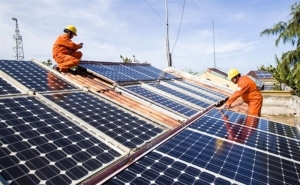 Trung Quốc gạ cho vay tiền, Việt Nam phát triển điện mặt trời