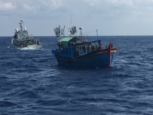 Tai họa triền miên : tàu cá ngư dân Việt Nam bị bắn và bị bắt
