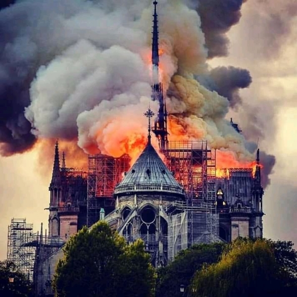 Điểm báo Pháp - Nhà Thờ Đức Bà Paris cháy