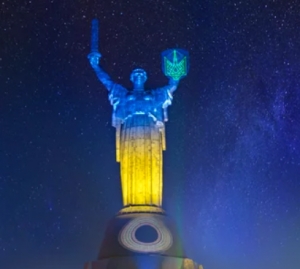Ukraine dỡ bỏ biểu tượng cộng sản và đặt lại tên bức tượng Mẹ Tổ Quốc