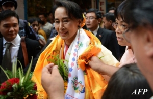 Bà Aung San Suu Kyi viếng thăm Việt Nam
