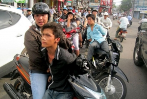 Thành phố Hồ Chí Minh : hạnh phúc là gì khi hai chữ bình yên chưa có ?