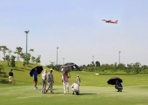 Đằng sau ‘xóa bỏ sân golf Tân Sơn Nhất trong quy hoạch’ là gì ?