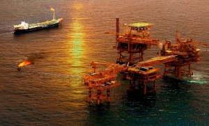 Việt Nam có tài nguyên dầu khí, nhưng chưa giàu. Vì sao ?