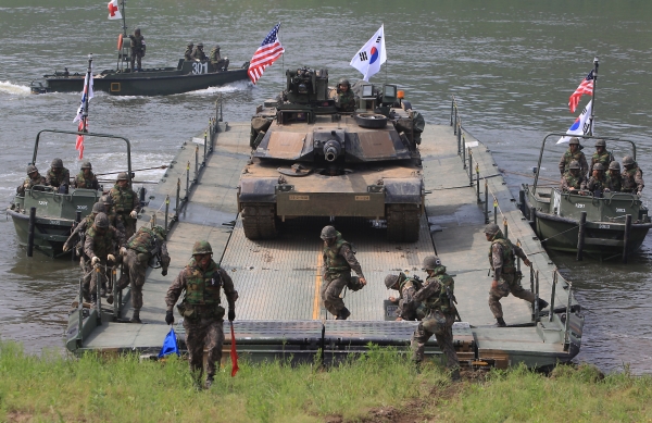Hoa Kỳ và Hàn Quốc tập trận trên thực địa