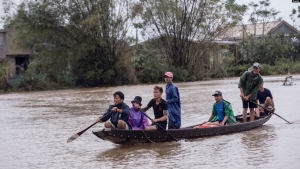 Châu Âu và Mỹ hỗ trợ Việt Nam trong vụ lũ lụt miền Trung