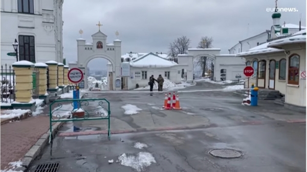 Tu viện cổ ở Ukraine bị khám xét do có dính líu đến Nga