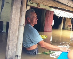 Cán bộ tỉnh Thanh Hóa đi Mỹ và lũ lụt tang thương quê nhà