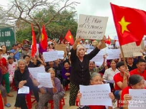 Đấu tố linh mục, phản đối pin mặt trời, nhân quyền Việt Nam