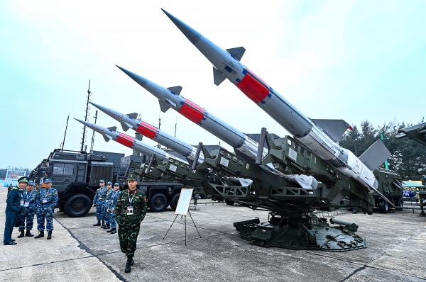 Việt Nam nói đã chủ động tự sản xuất vũ khí, kể cả vũ khí chiến lược
