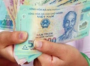 Đổi tiền ở Việt Nam : Truyền thông và đời thực