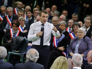 Điểm báo Pháp - Macron ngăn Áo Vàng, chống quan liêu