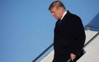 Trump vội vả rời Việt Nam để về bảo vệ tương lai chính trị của mình