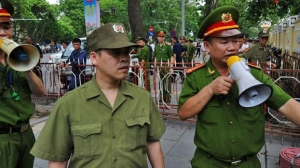 Giới bất đồng chính kiến tiếp tục bị bắt ở Việt Nam