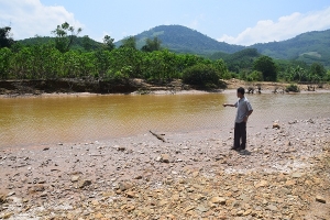 Việt Nam thiếu nước sạch, bãi thải vàng Bồng Miêu
