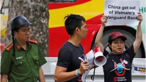 Bị bắt vì chống Trung Quốc, Facebook vâng lời Hà Nội