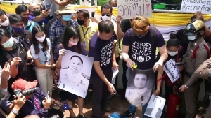 Giới trẻ Thái Lan tiếp tục biểu tình phản đối độc tài quân phiệt