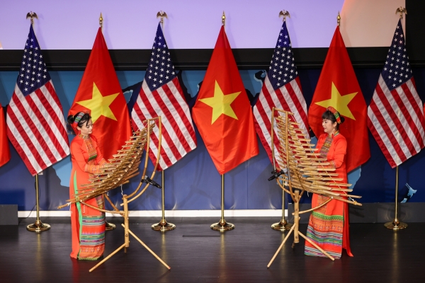 Thế đứng của Việt Nam giữa Hoa Kỳ và Trung Quốc