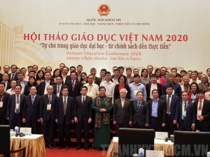 Tự chủ đại học ở Việt Nam : Khó do tư duy và cơ chế