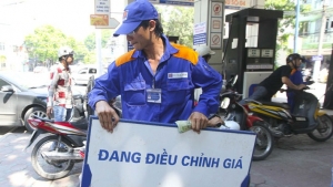 Việt Nam : ‘Bộ bóp cổ’ âm mưu tăng giá xăng lên 50 ngàn đồng/lít ?