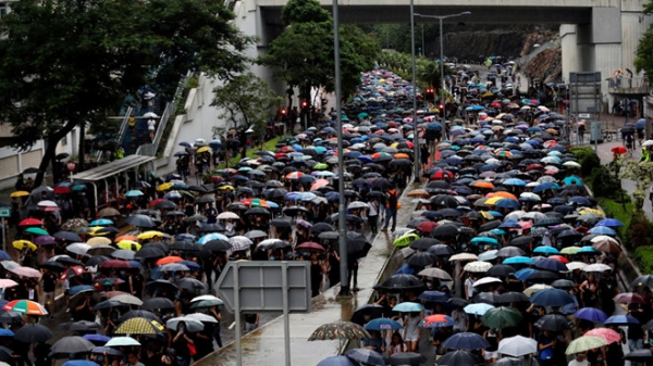 Hồng Kông tiếp tục xuống đường bất chấp đe dọa từ Bắc Kinh