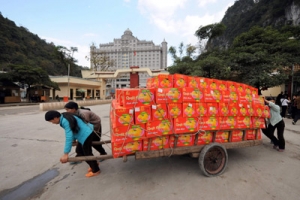 Kinh tế Việt Nam lún sâu vào phụ thuộc Trung Quốc