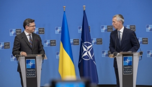 Nga tấn công Ukraine : NATO tiếp trợ vũ khí cho Kiev để tự vệ