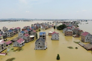 Thiên tai lũ lụt tới tấp, Trung Quốc chống đỡ trong khó khăn