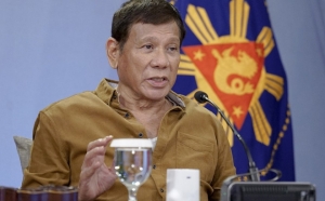 Trước nguy cơ mất biển và đảo, Duterte bắt đầu biết sợ