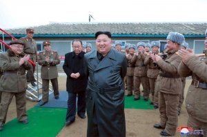 Thử tên lửa hù dọa, Kim Jong-un nổi đóa vì không làm ai sợ