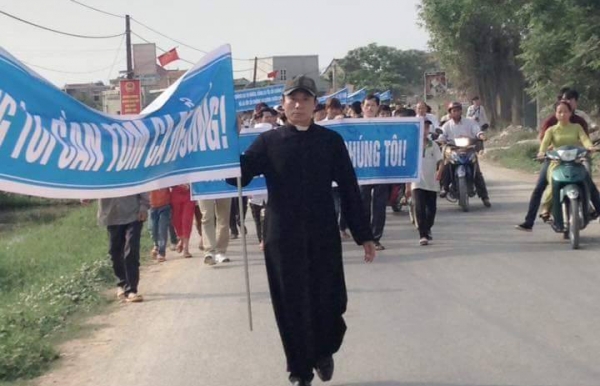Phía sau vụ biểu tình chống Linh mục Đặng Hữu Nam