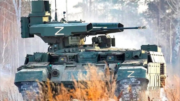 Chiến tranh Ukraine : Nga mang đủ loại vũ khí hiện đại ra hù dọa