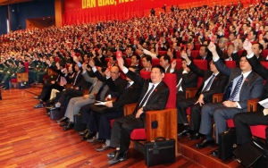 Đảng cộng sản khai thác lượng củi lớn trong nhà
