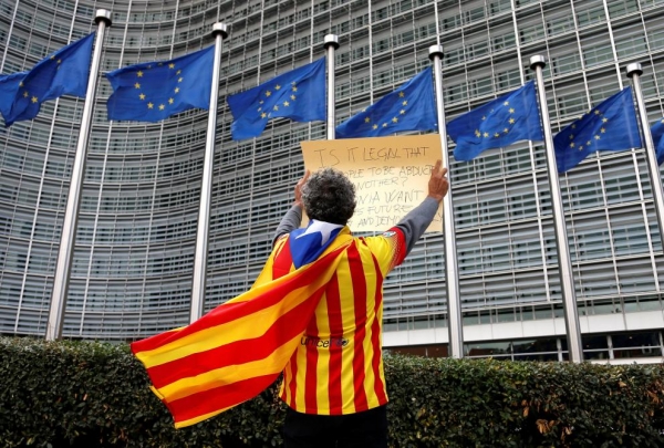 Catalunya cô đơn trong trưng cầu đòi độc lập