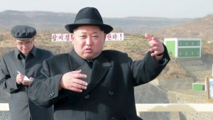 Bất chấp thế giới, Kim Jong-un cứ bắn chơi tên lửa