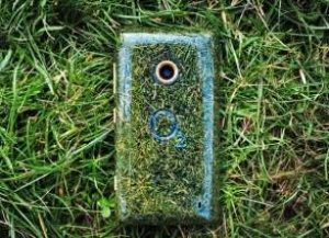 Chiếc SmartPhone trên thảm cỏ