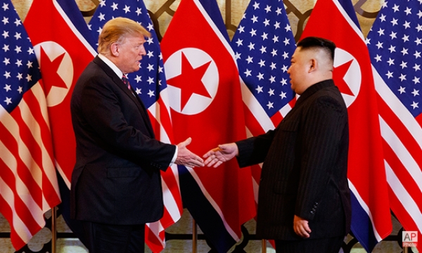 Đàm phán Mỹ-Triều : Donald Trump bị Kim Jong-un xỏ mũi ?