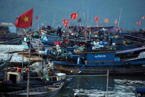Biển Đông : Tàu cá Việt Nam bắt sống tàu ngầm nguyên tử Trung Quốc ?