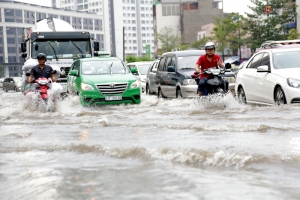Biển sạch, Sài Gòn ngập nước, tai nạn xe lửa, thép Việt gốc Hoa