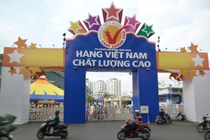 Ngày Tết muốn yêu nước mà khó quá